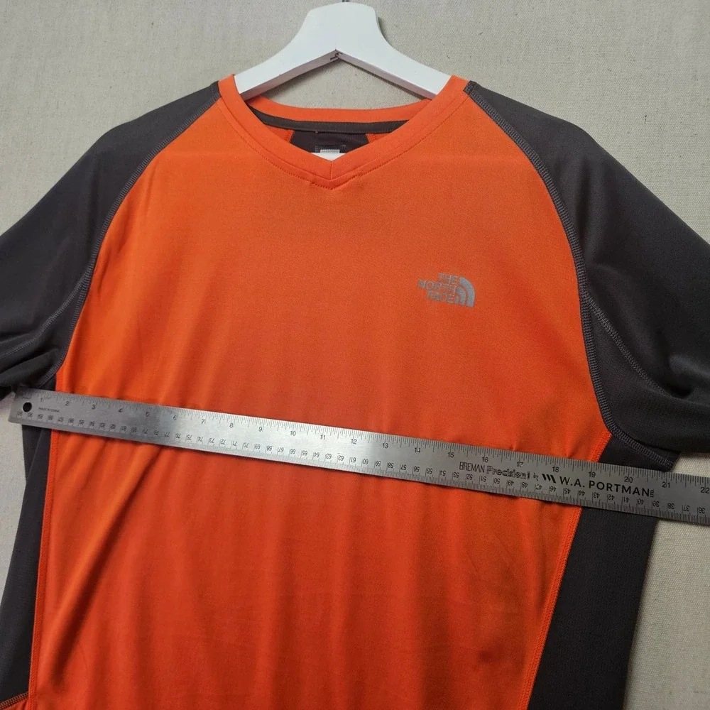 The North Face Men's Large VaporWick Orange Gray V-Neck Performance Shirt Pocket